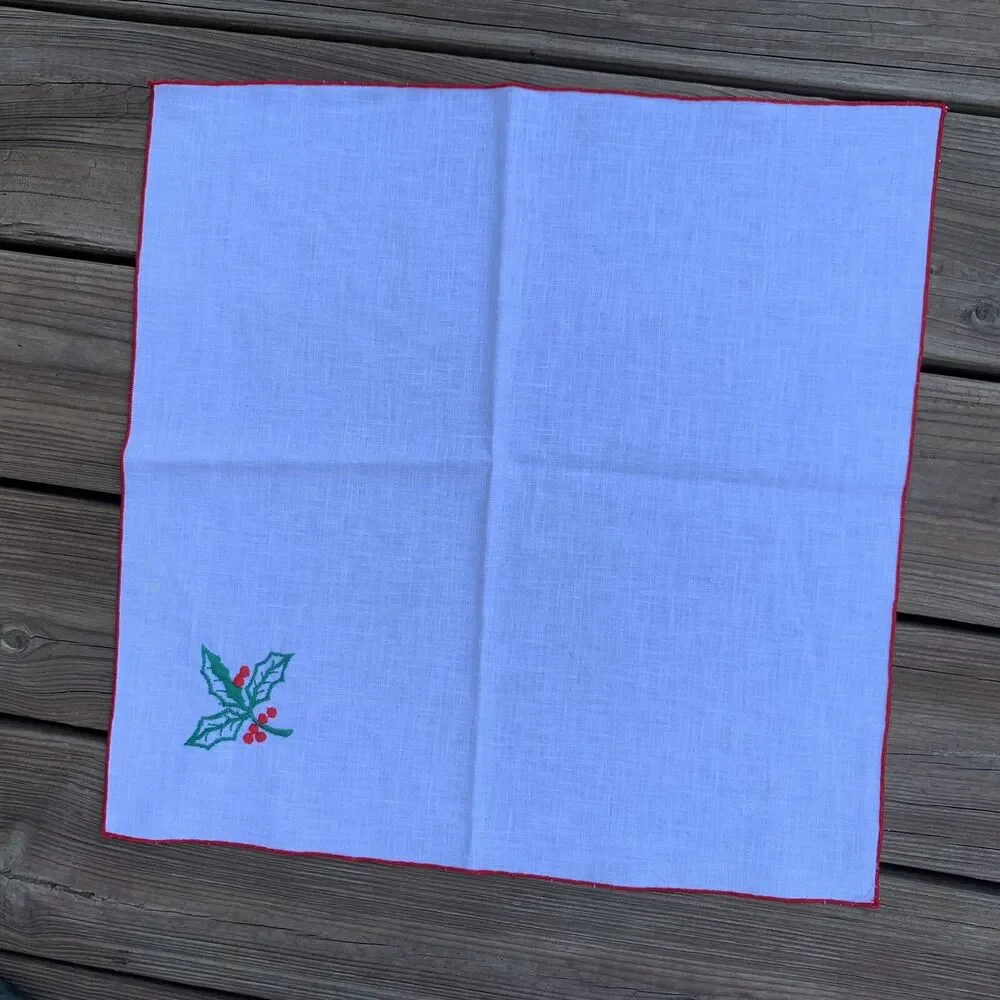 Vintage Embroidered Cotton Christmas Round Tablecloth 57” Yarn Fringe 5 Napkins